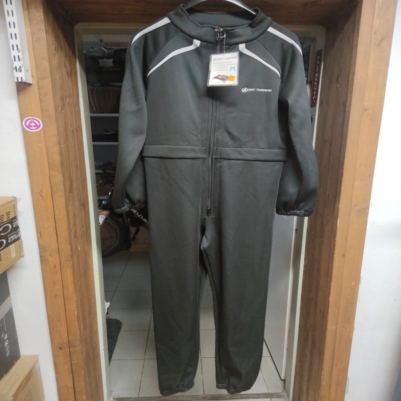 Suchý oblek vel. 48